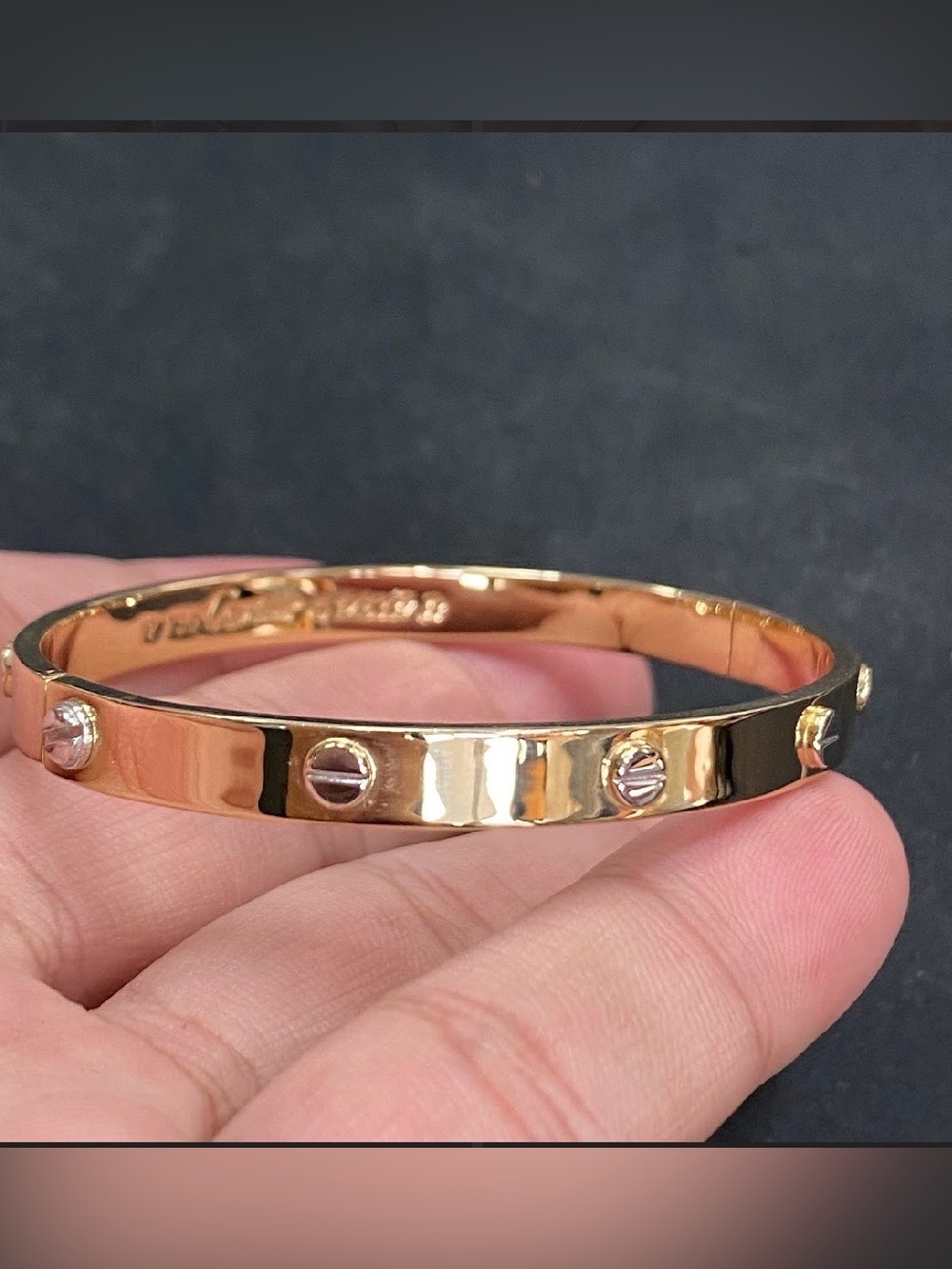 18 KARAT GOLD SCREW BANGLE 17CM